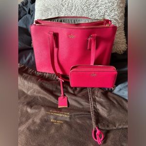 Like new, Kate Spade with matching Wallet. Such a cute set! Striped Interior